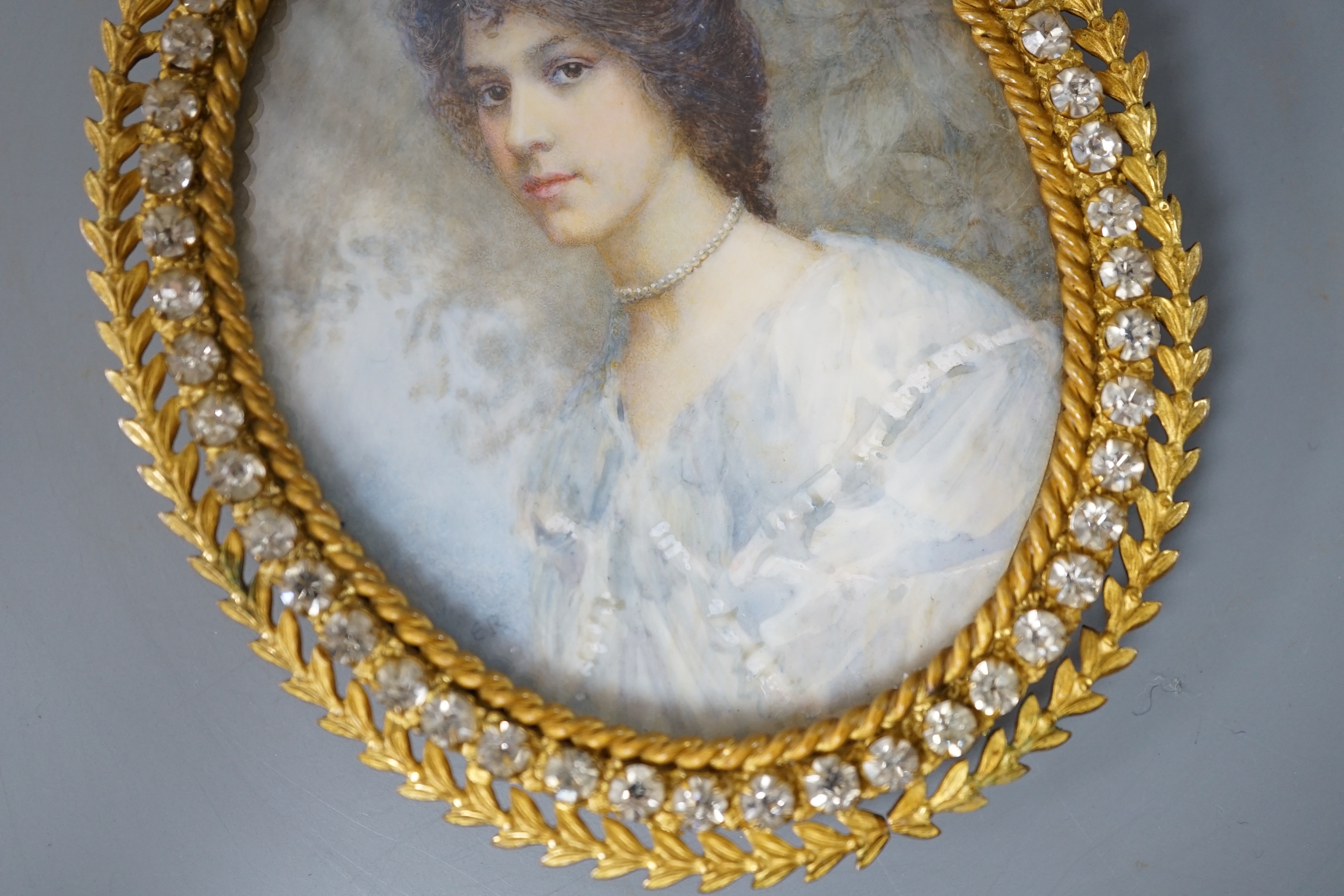 Edith Rowland (1901-1940) watercolour on ivory, portrait miniature of Maud. Paste and gilt metal frame - 10cm high